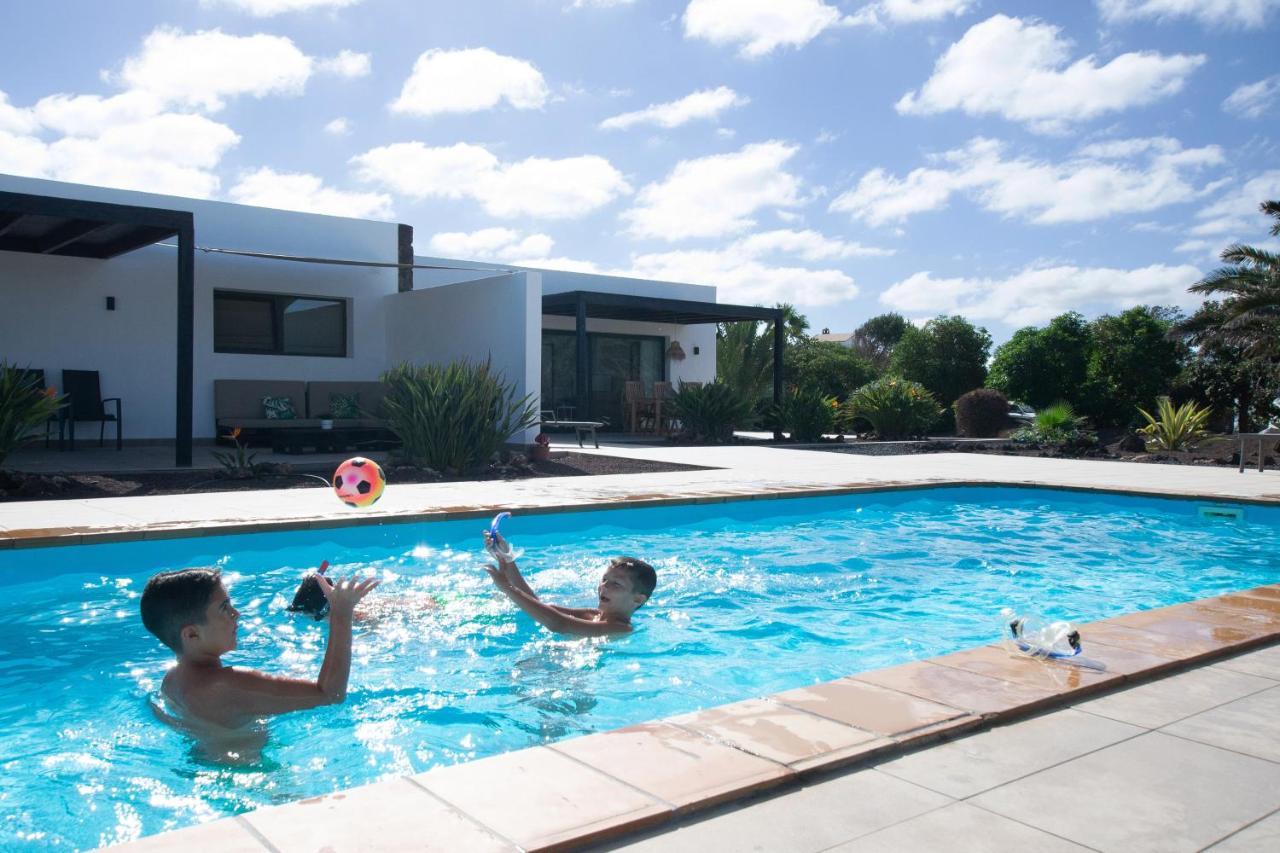 Heated & Shared Pool Villa Matriana 36A, North Shore Villas 拉哈雷斯 外观 照片